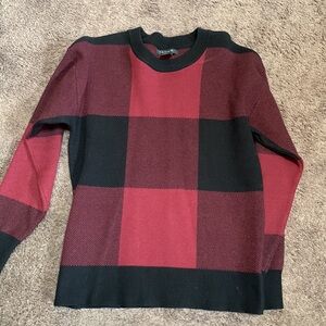 Tahari crew neck sweater